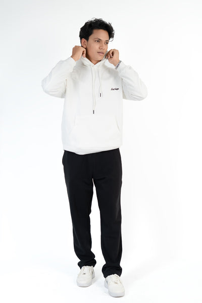 Man i Levarel Freipons Last Hope Ivory herrhoodie – helkroppsbild