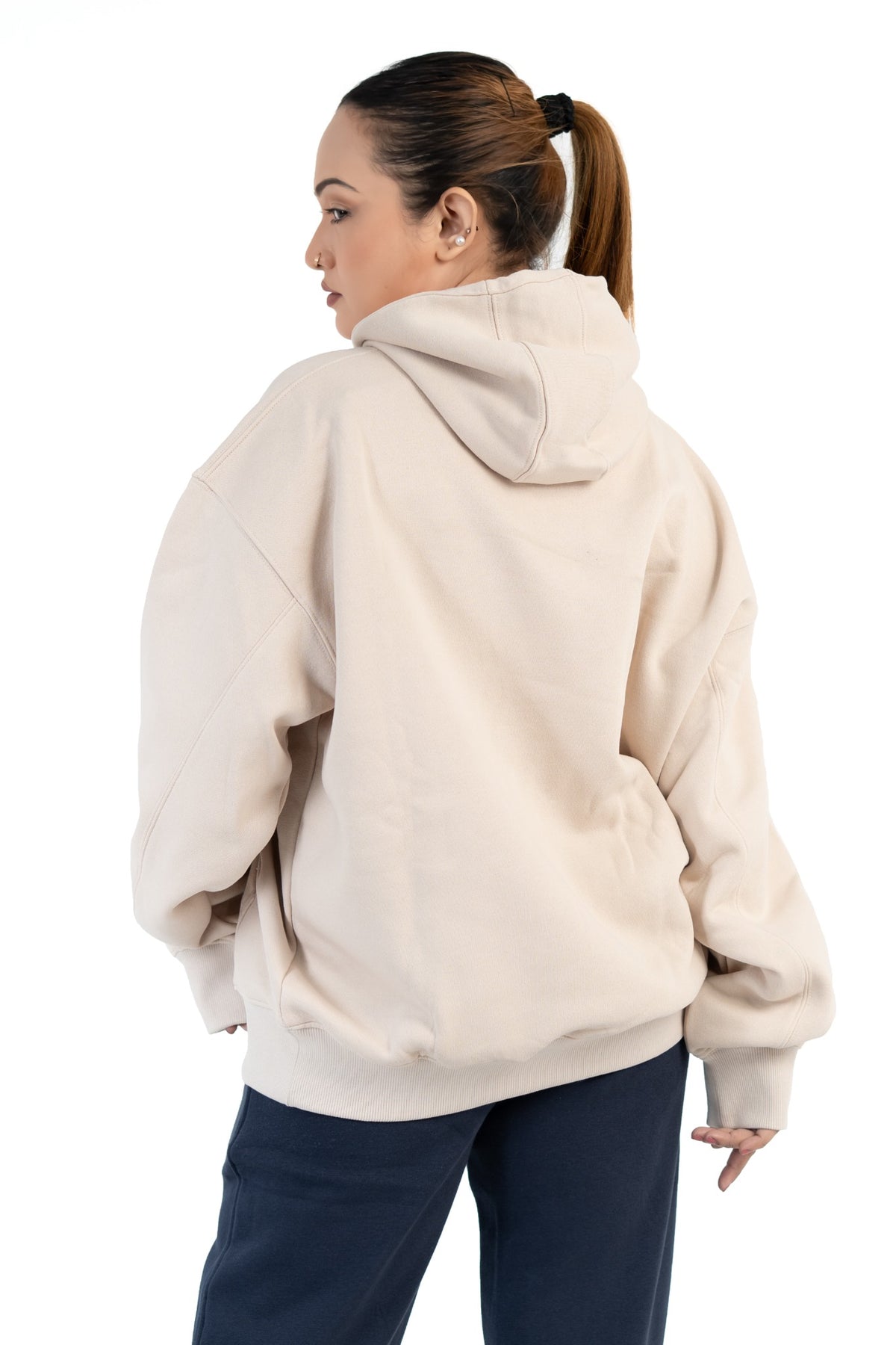 Levarel Freipons Orädd Pärlsand kraftig hoodie för dam – ryggvy